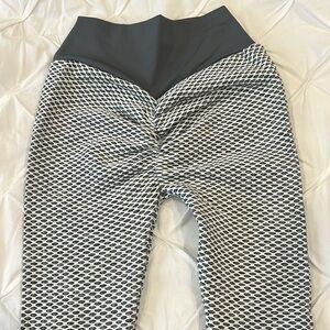 Tik Tok legging, Small, ruched bottom, grey & white